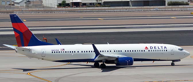 Delta Boeing 737-932 N857DZ, Phoenix Sky Harbor, June 18, 2016